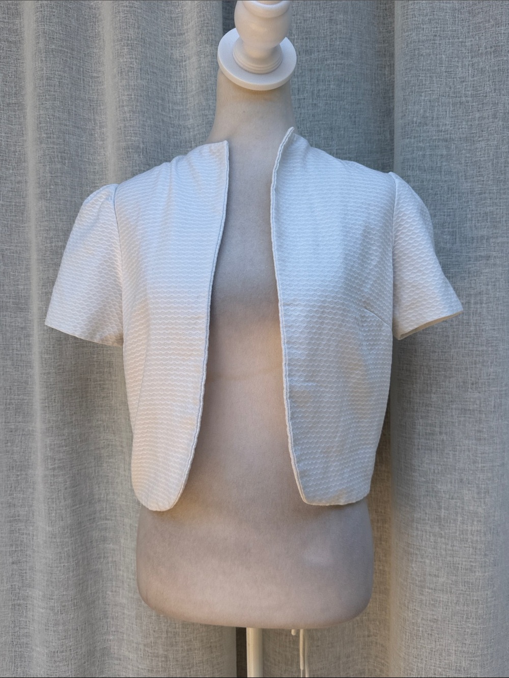 1970’s Lily Pulitzer white textured knit cropped cardigan jacket
